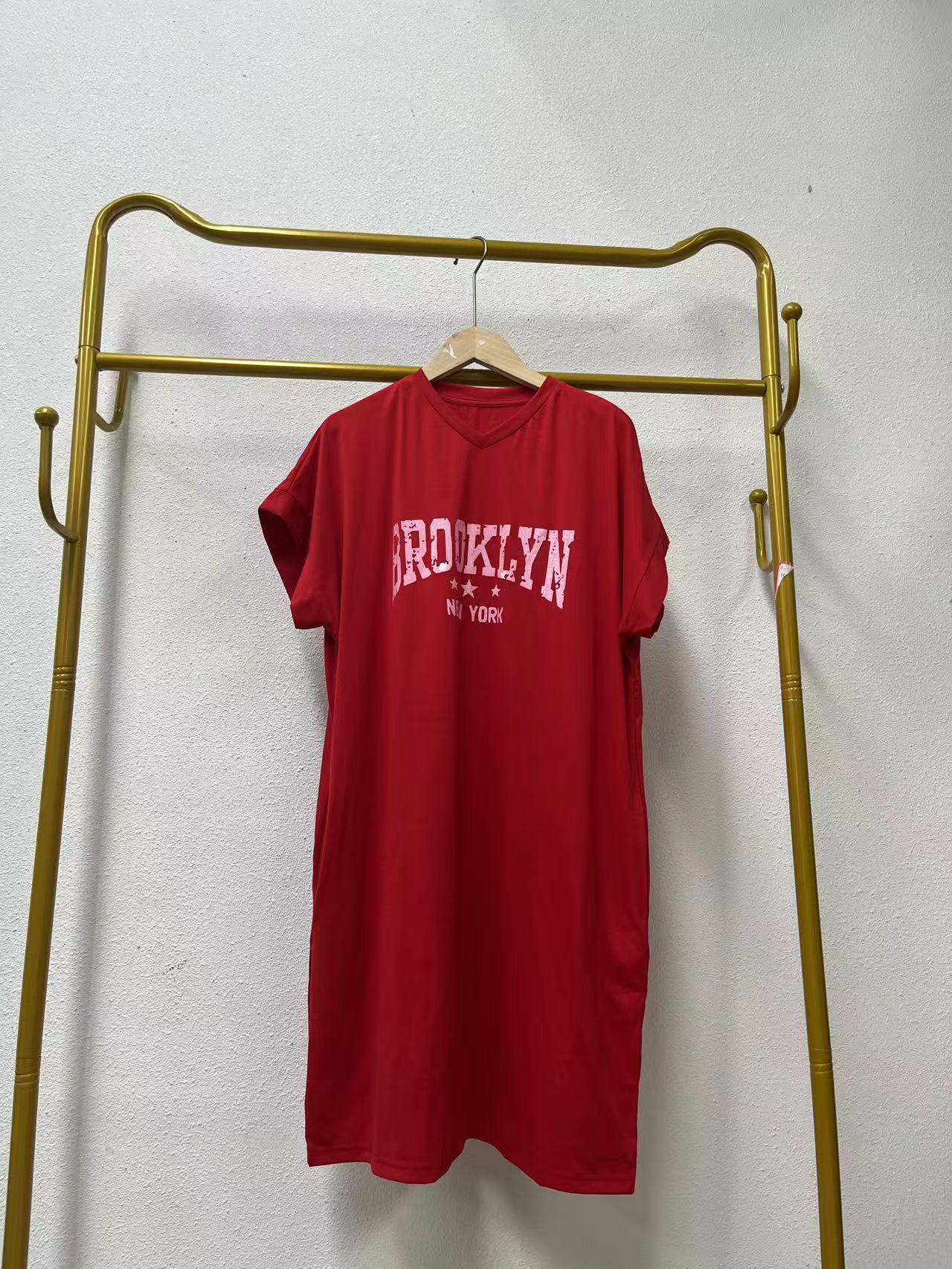 唯琳剪标   8仓B3-7-74-1款   红色字母短袖连衣裙