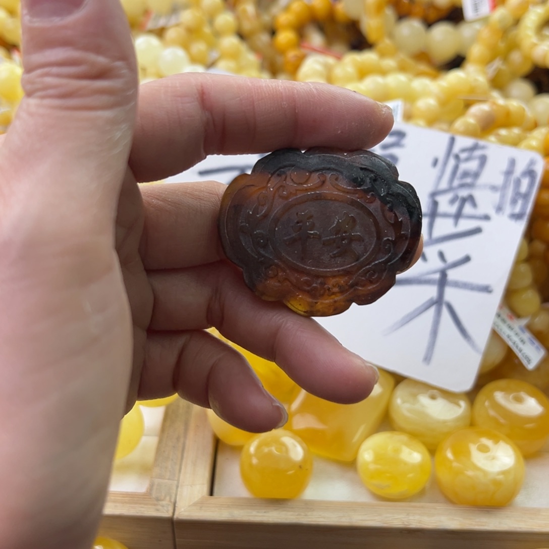 琥珀珠宝奇石未镶嵌