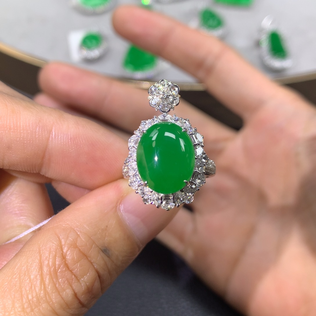 翡翠戒指18K金镶嵌翡翠