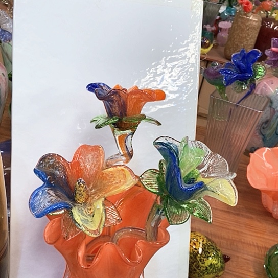 琉璃花瓶高45厘米宽9厘米