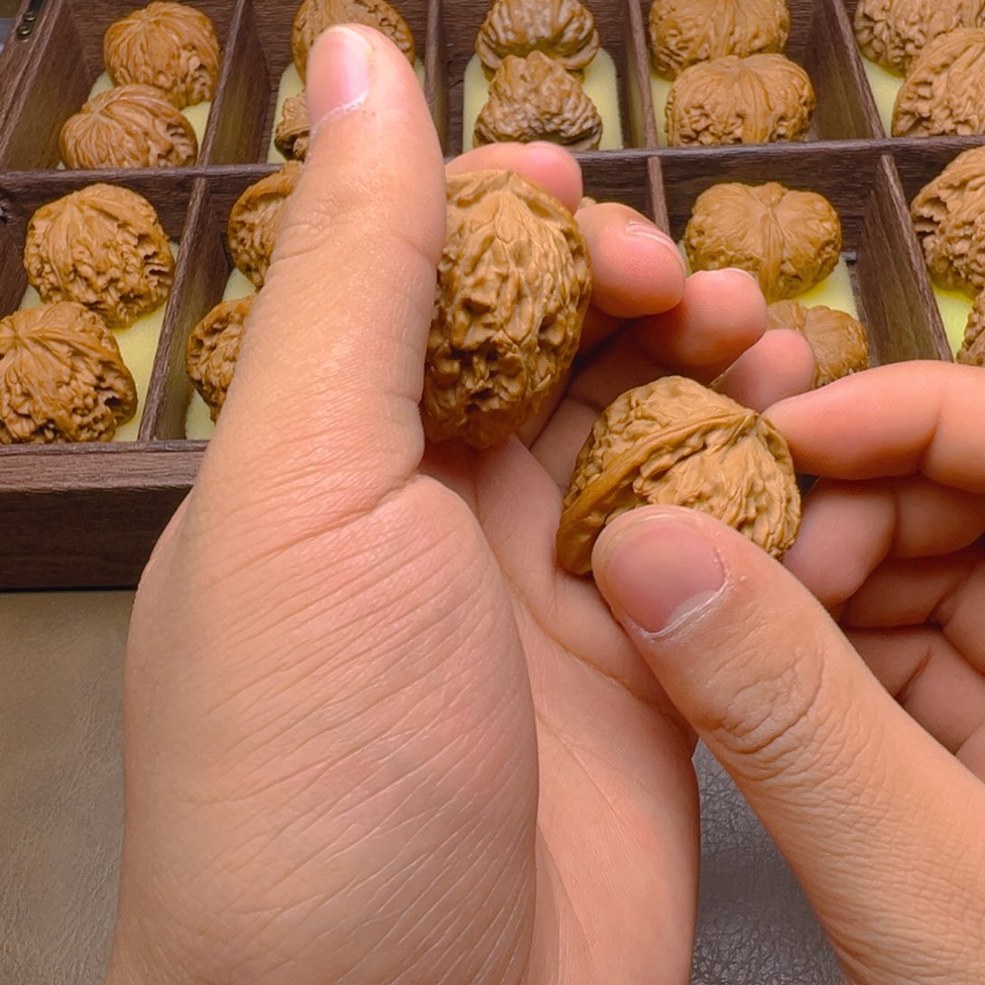 文玩核桃把件三角白