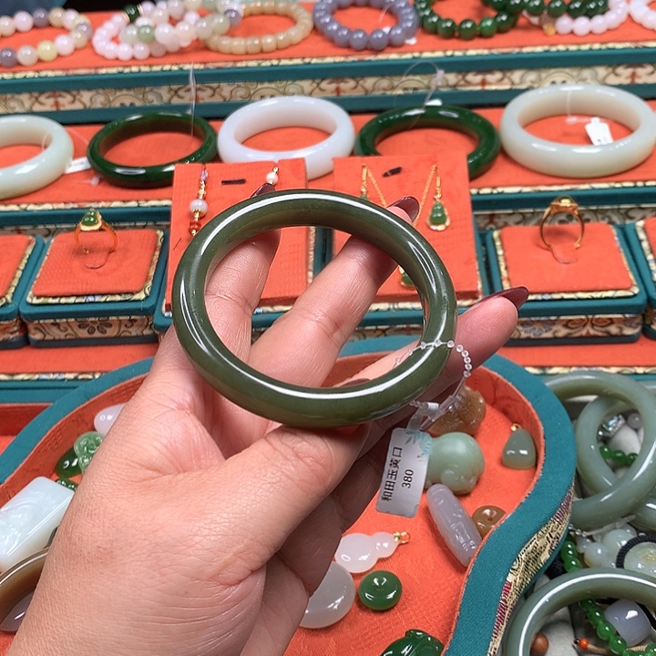 和田玉未镶嵌手镯