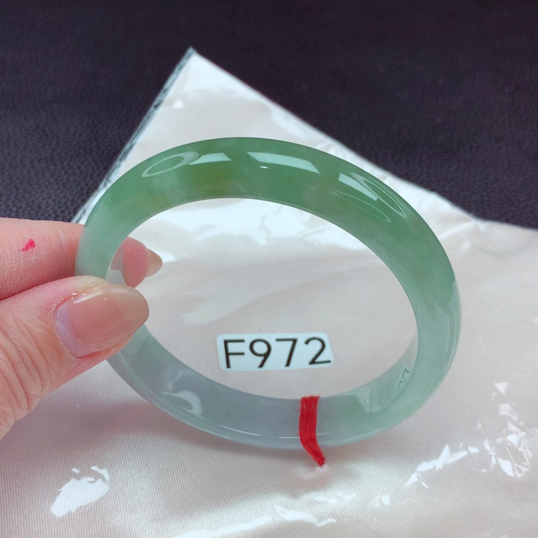 翡翠手镯未镶嵌手镯88