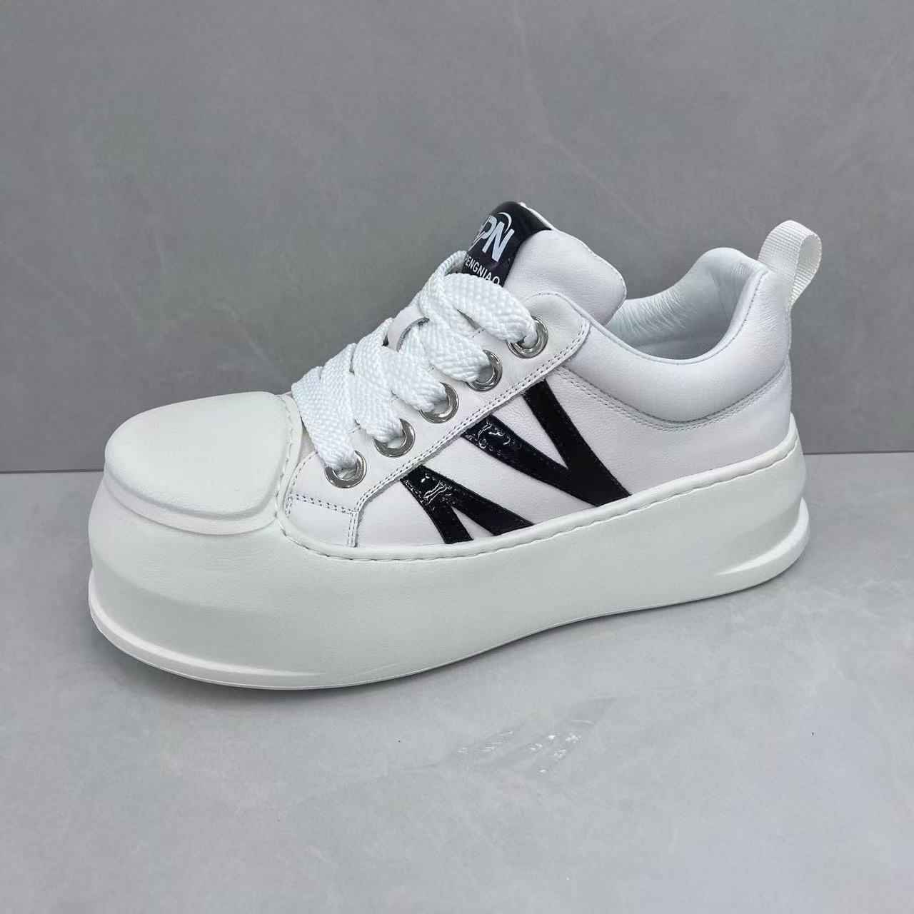 男鞋2025秋冬新款头层牛皮休闲鞋时尚百搭增高轻便软底贝壳头板鞋