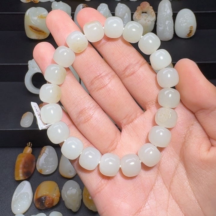 和田玉颈饰未镶嵌，****…