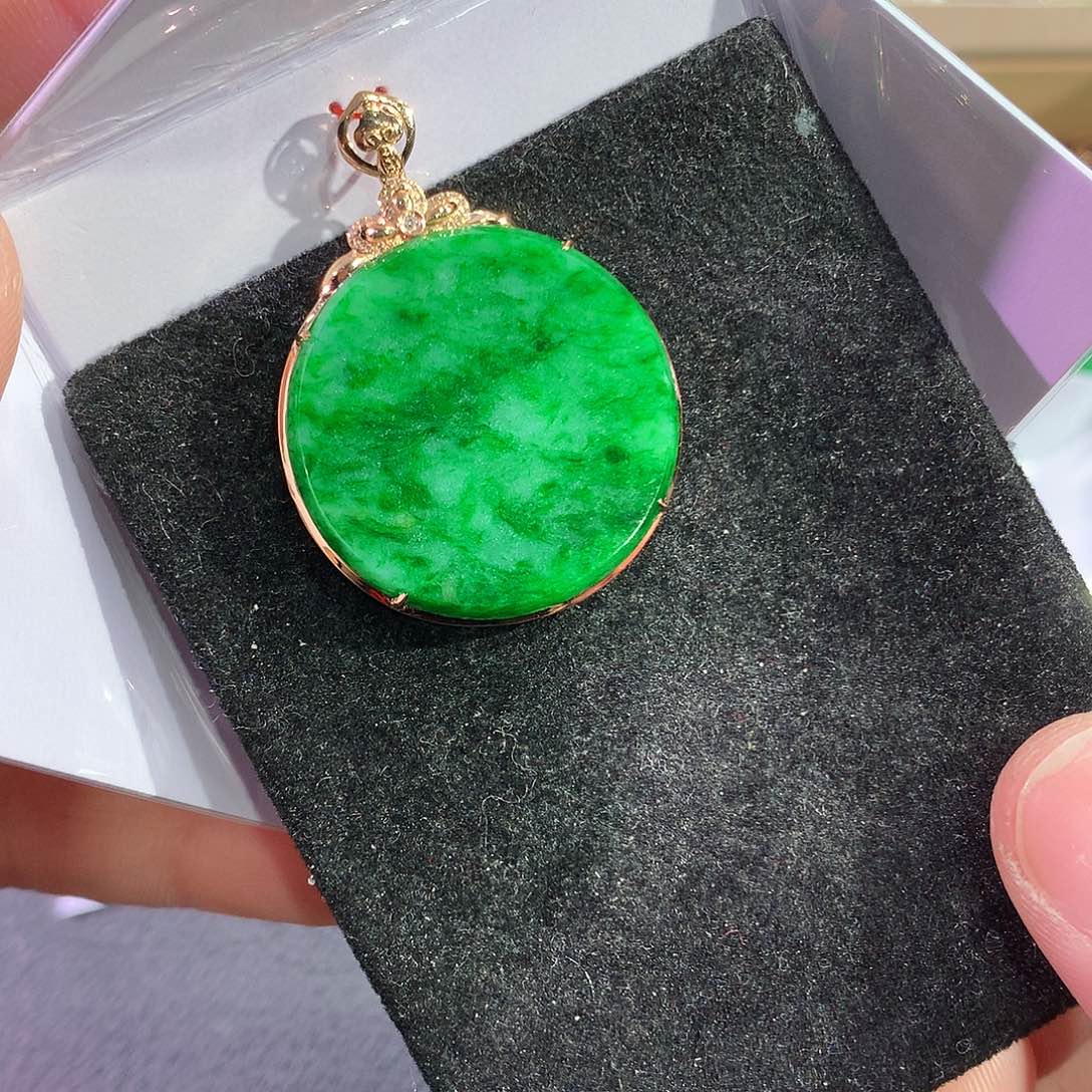 翡翠吊坠(赠链)18K金镶嵌