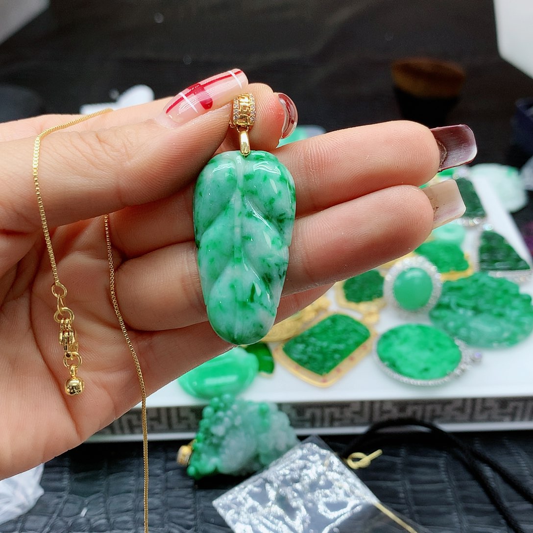 【闪购商品】翡翠吊坠(赠链)合金