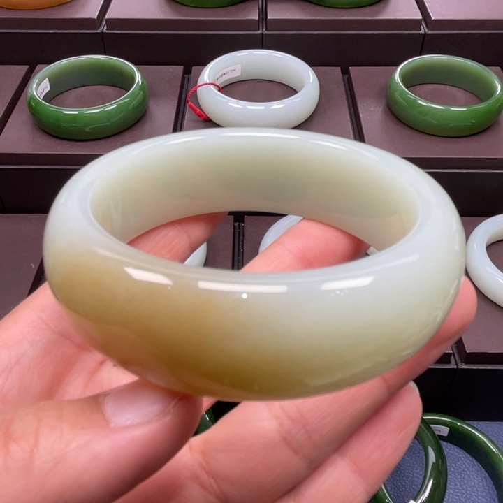 和田玉未镶嵌手镯