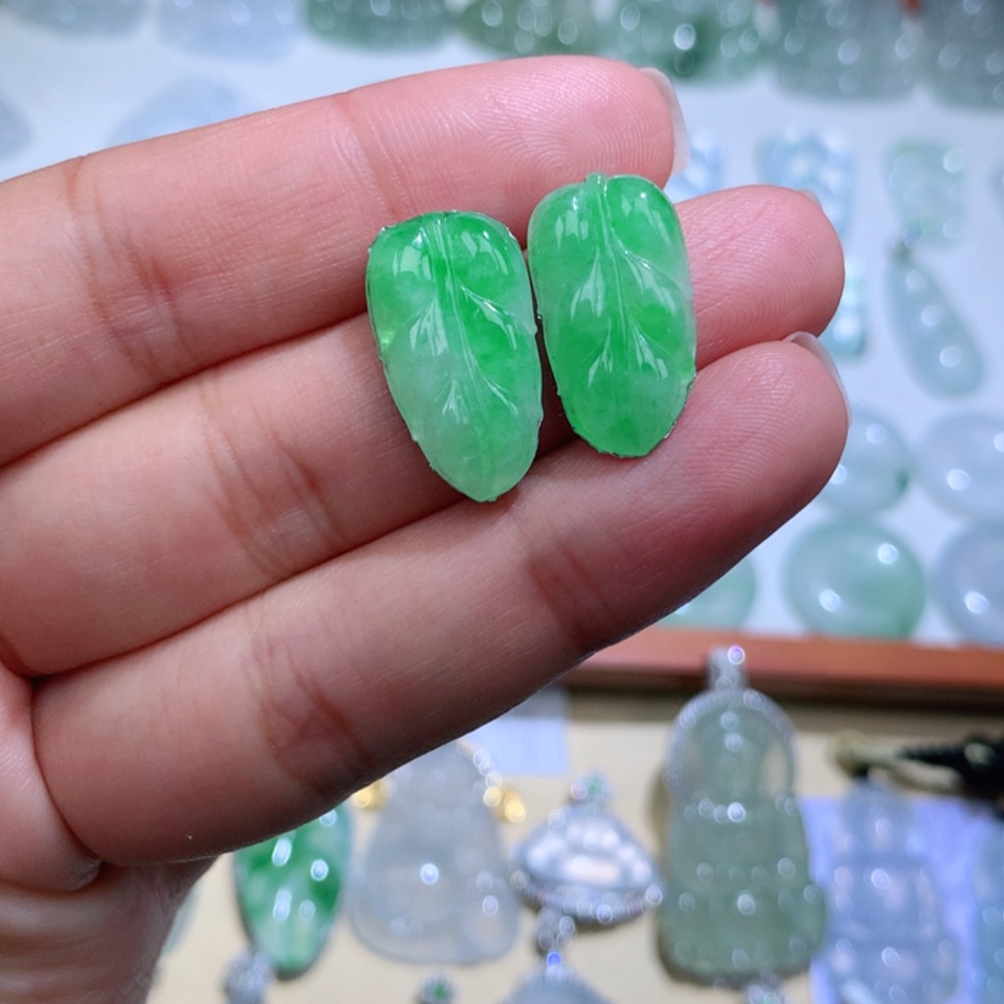 【闪购商品】翡翠颈饰未镶嵌叶子