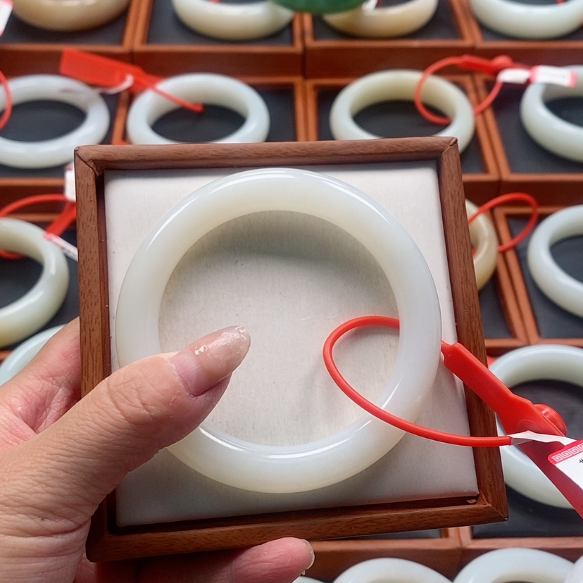 【闪购商品】未镶嵌手镯和田玉