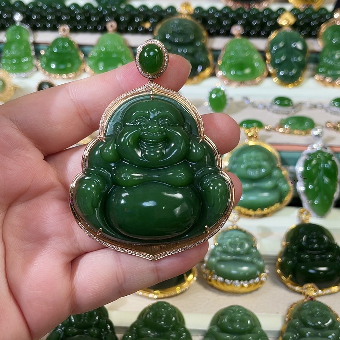 巧***人和田玉（碧玉）18K金镶嵌吊坠(不含链)辣绿佛公50mm
