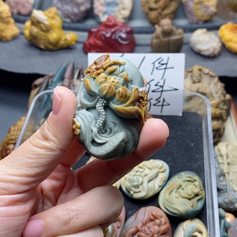 【闪购商品】定制石英质玉吊坠未镶嵌