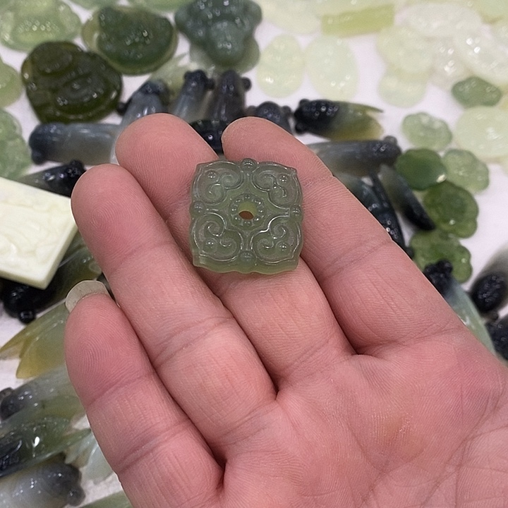 蛇纹石玉合金颈饰