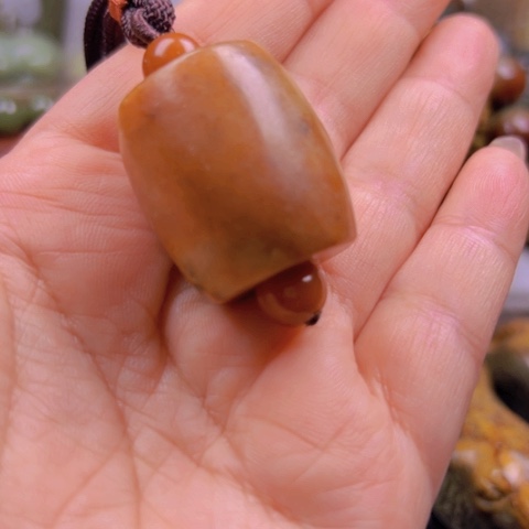 透闪石质玉吊坠(不含链)未镶嵌