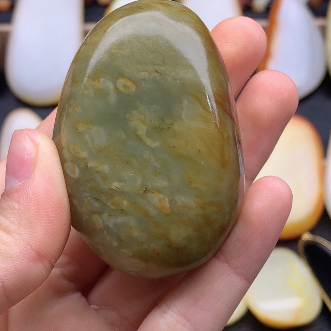 和田玉未镶嵌把件