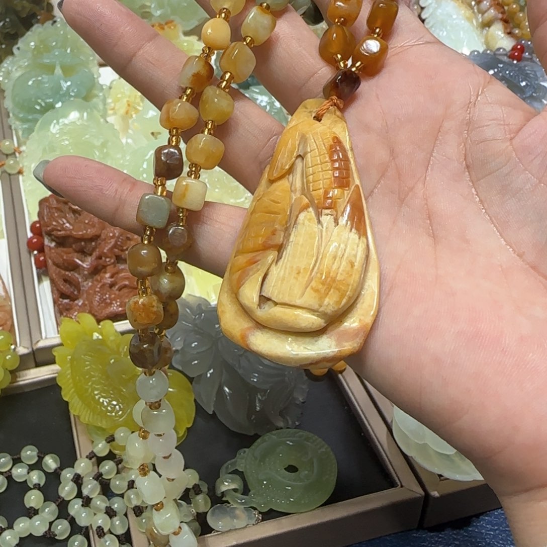 未镶嵌蛇纹石玉吊坠