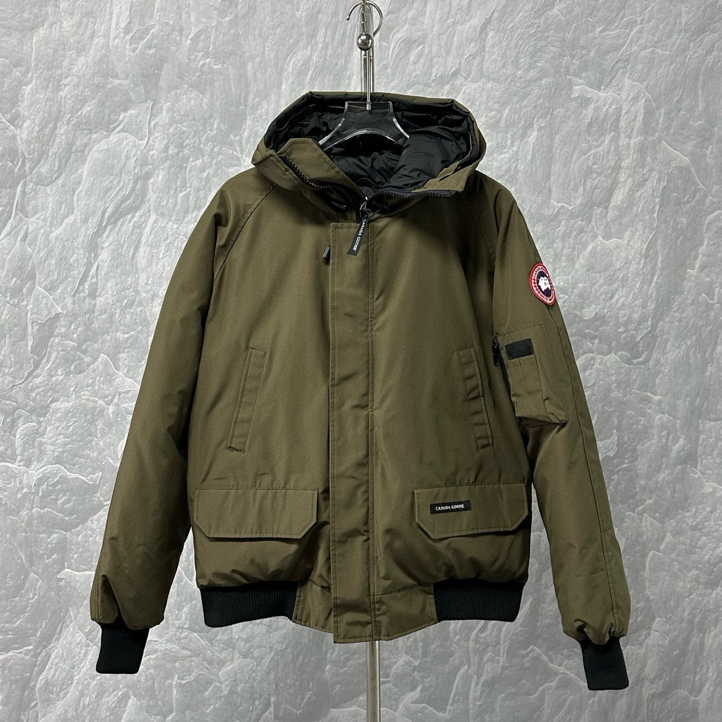 未使用 CANADA GOOSE Chilliwack徽标连帽羽绒服外套L码D17386