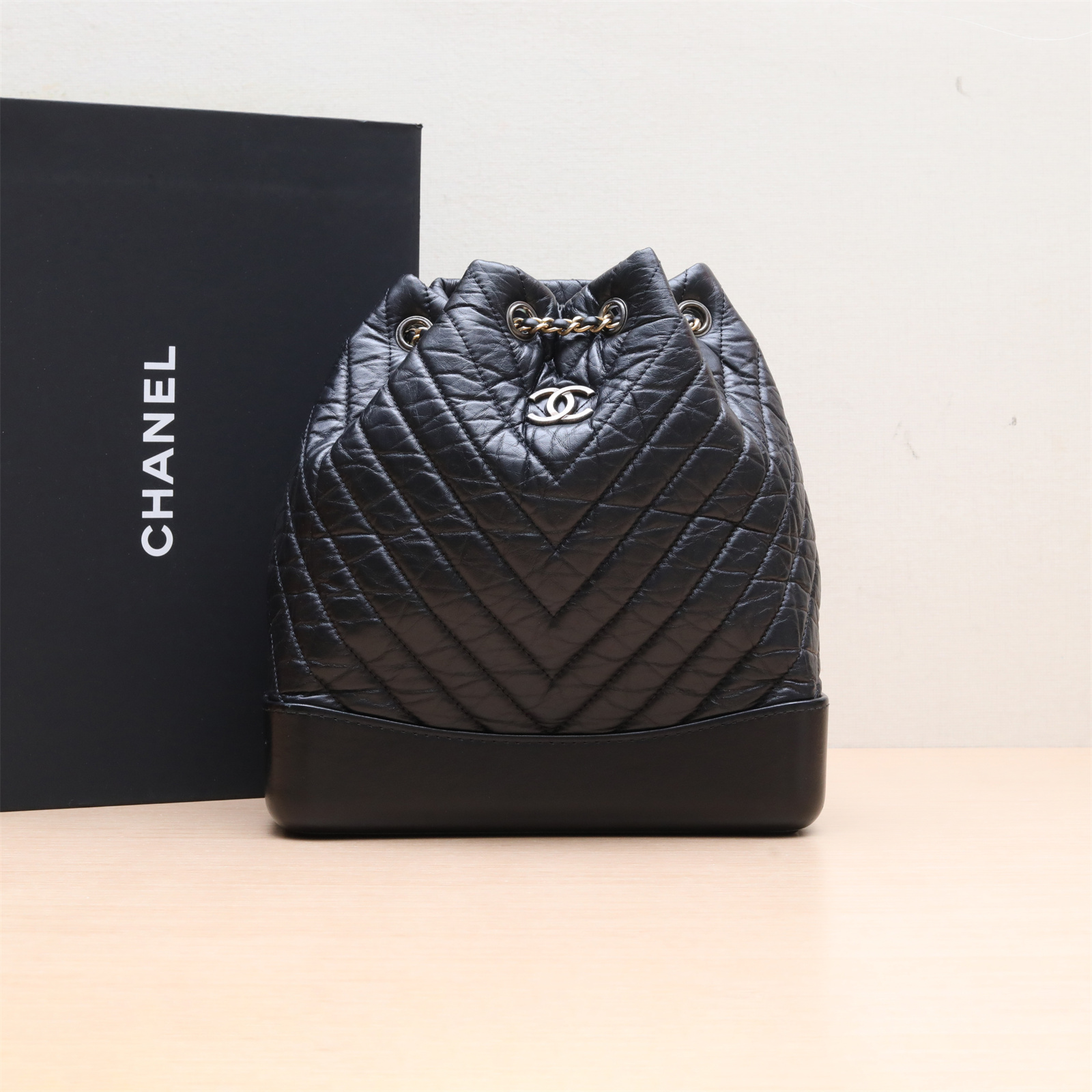 95新 Chanel/香奈儿 小花攀攀 流浪双肩包 中号 黑色 V纹 28开 