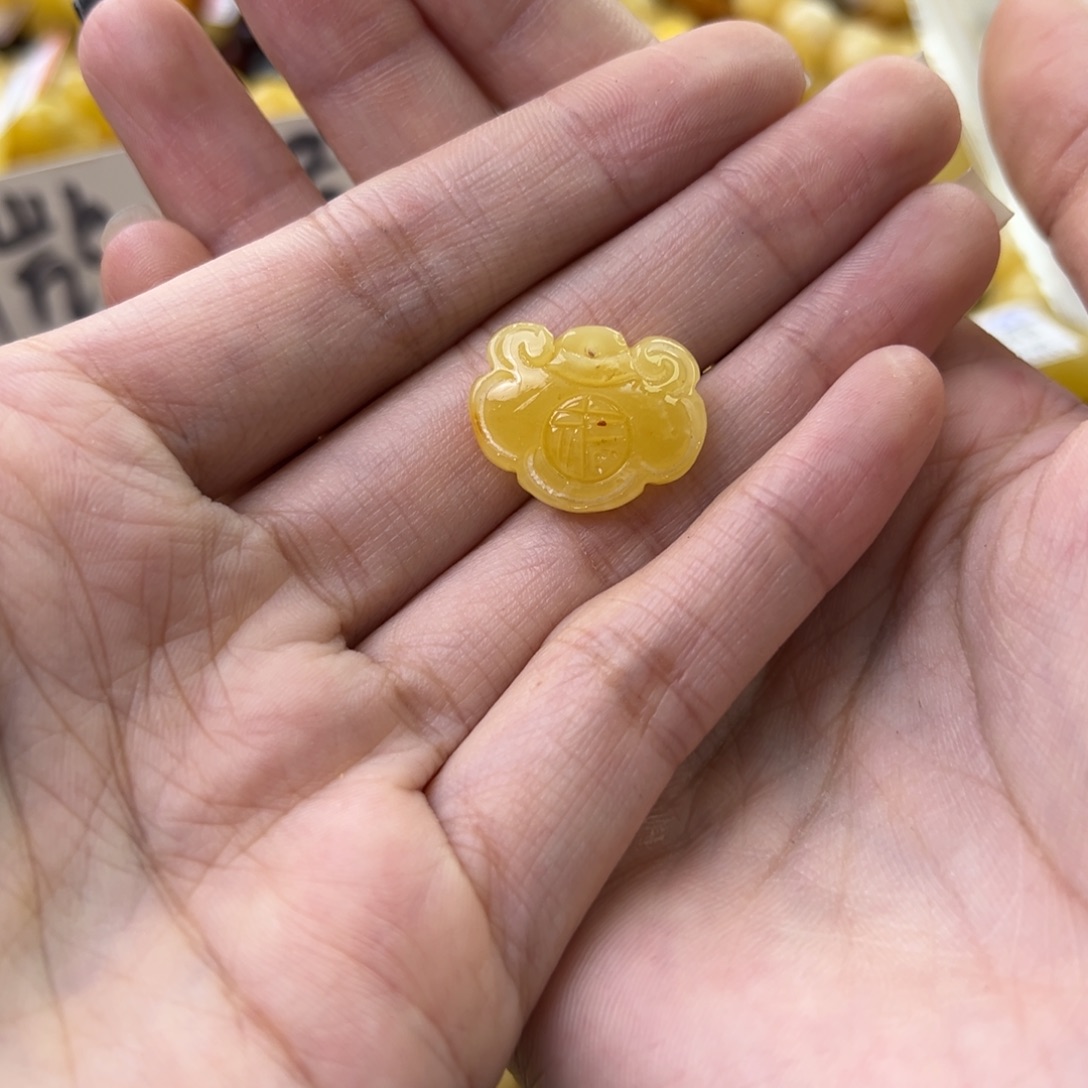 琥珀珠宝奇石未镶嵌