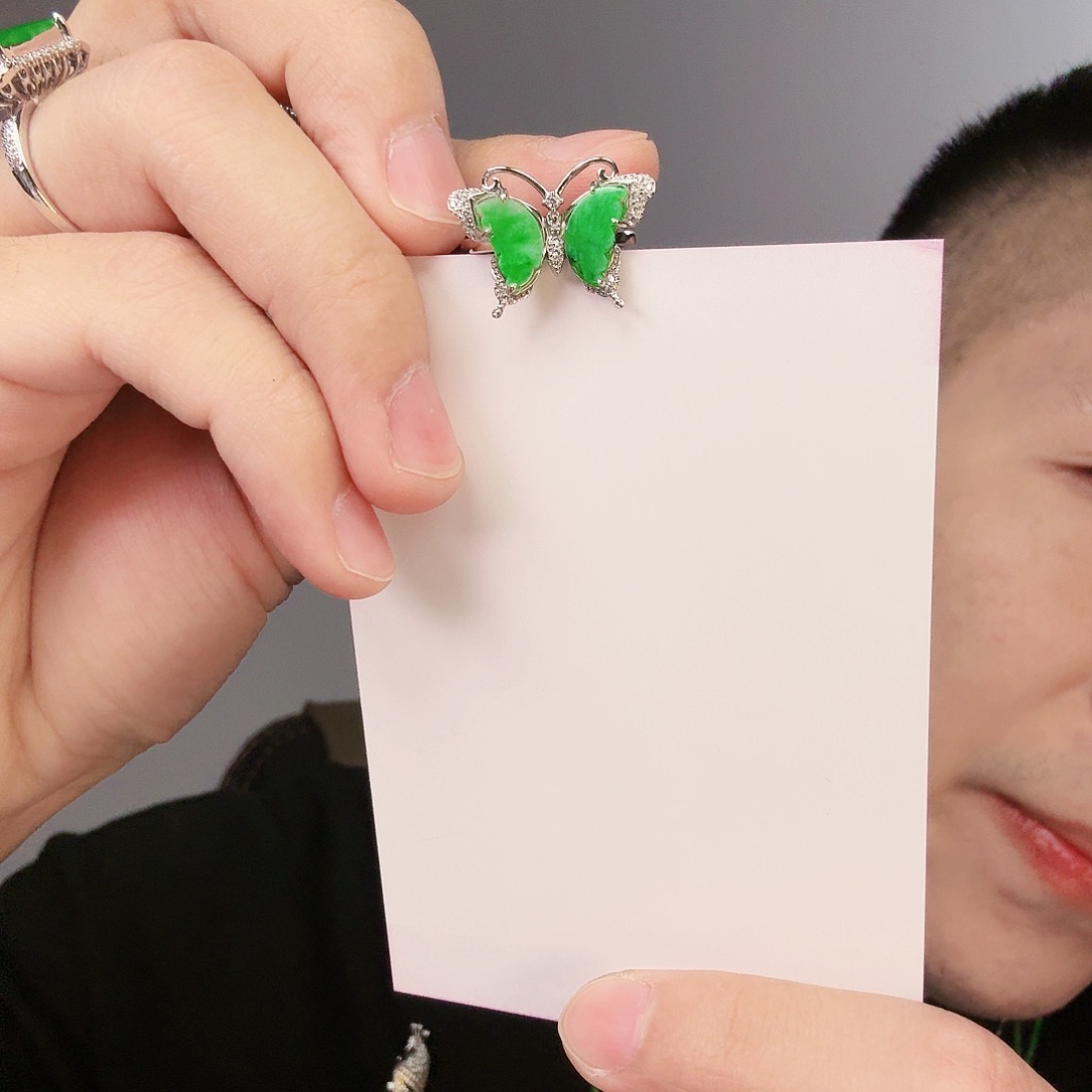 翡翠颈饰未镶嵌一件