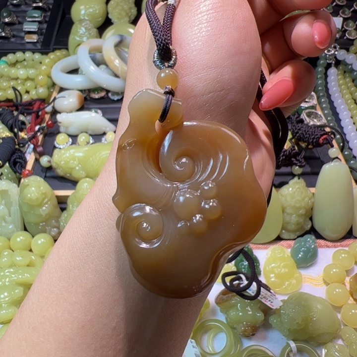 和田玉（糖玉）颈饰未镶嵌