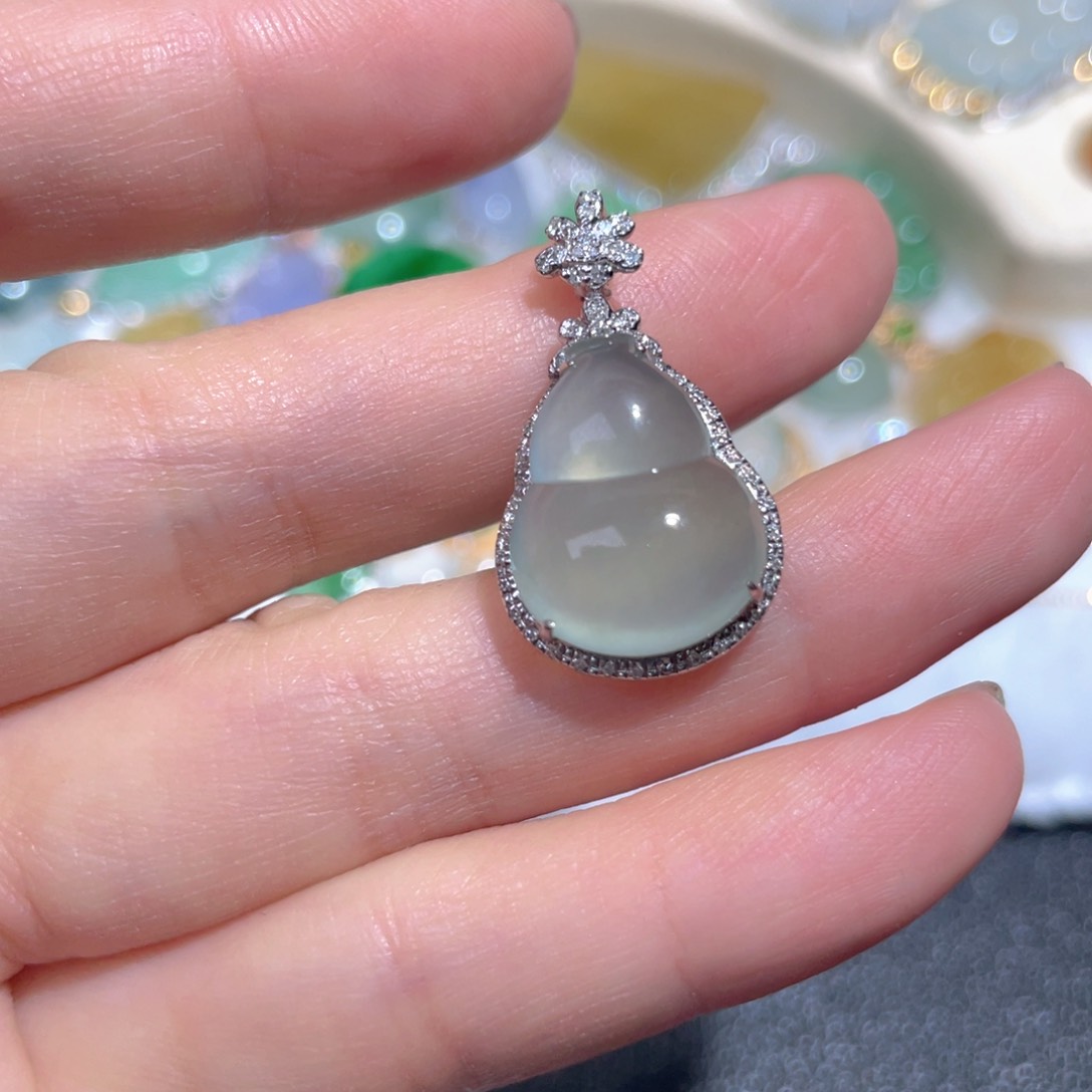 翡翠颈饰18K金镶嵌翡翠