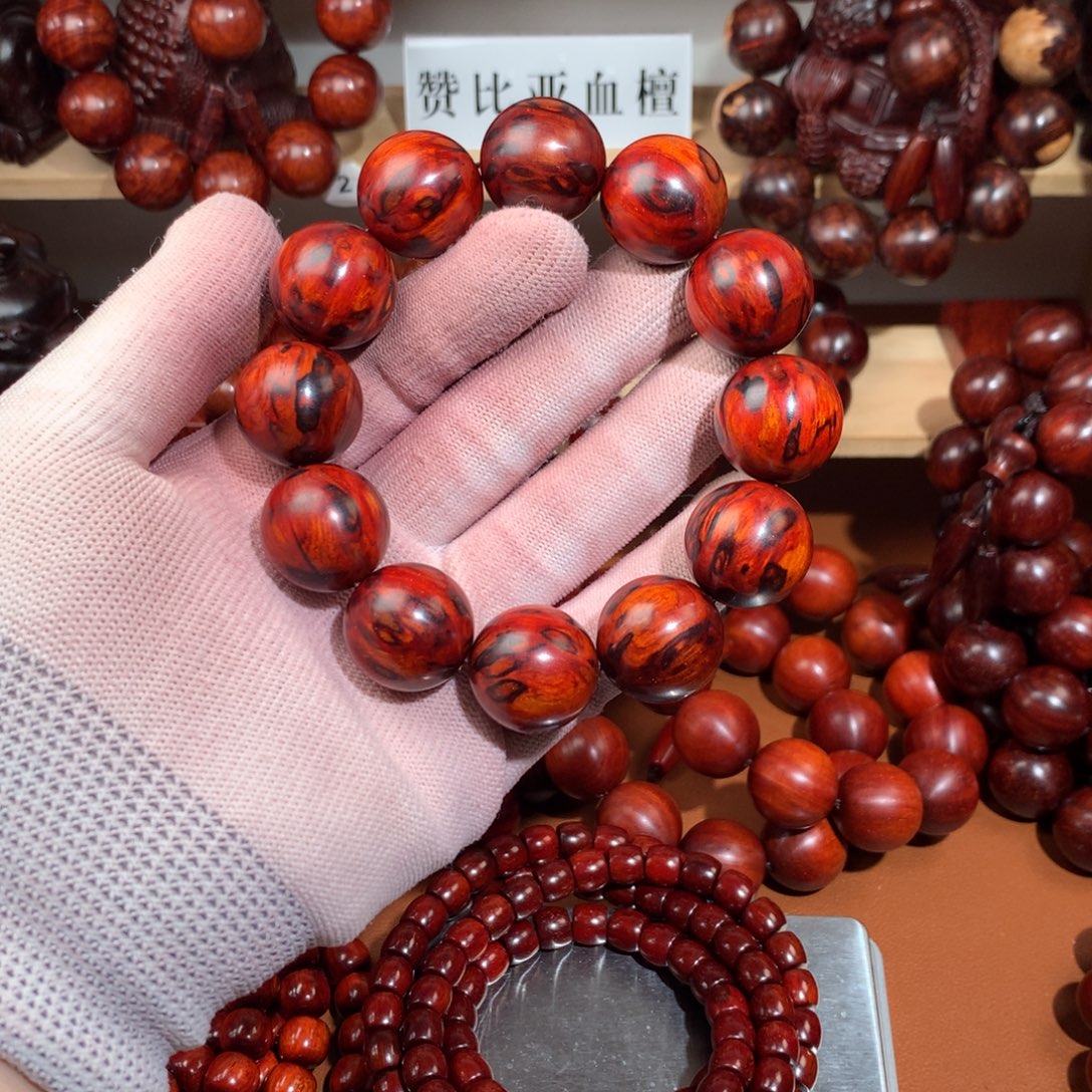 名***下染料紫檀（血檀）2.0满花芝麻花-火焰纹