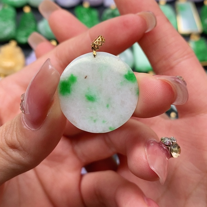 翡翠颈饰未镶嵌吊坠