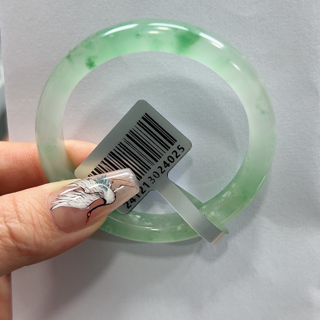 石英质玉手镯未镶嵌依**福