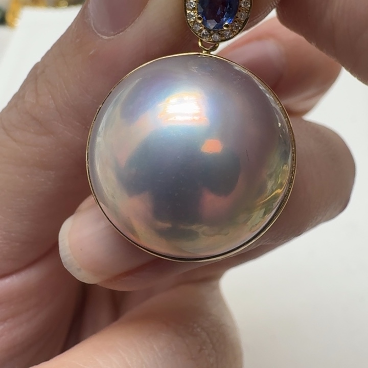 拼合珍珠（马贝珠）颈饰18K金镶嵌