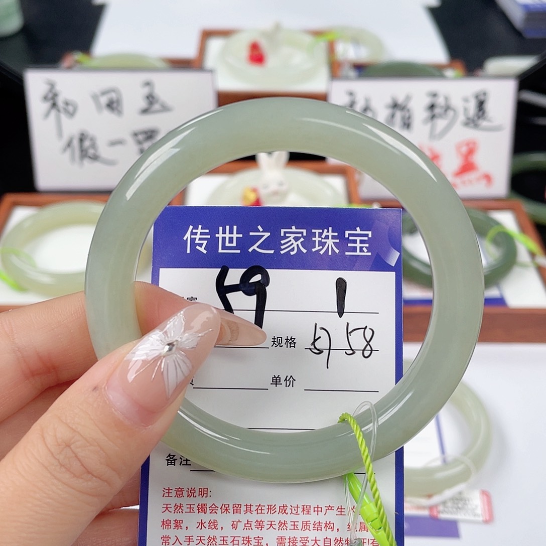 和田玉手镯未镶嵌