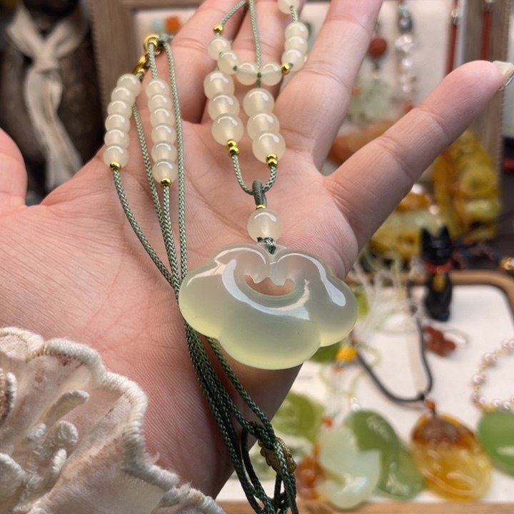 蛇纹石玉吊坠未镶嵌