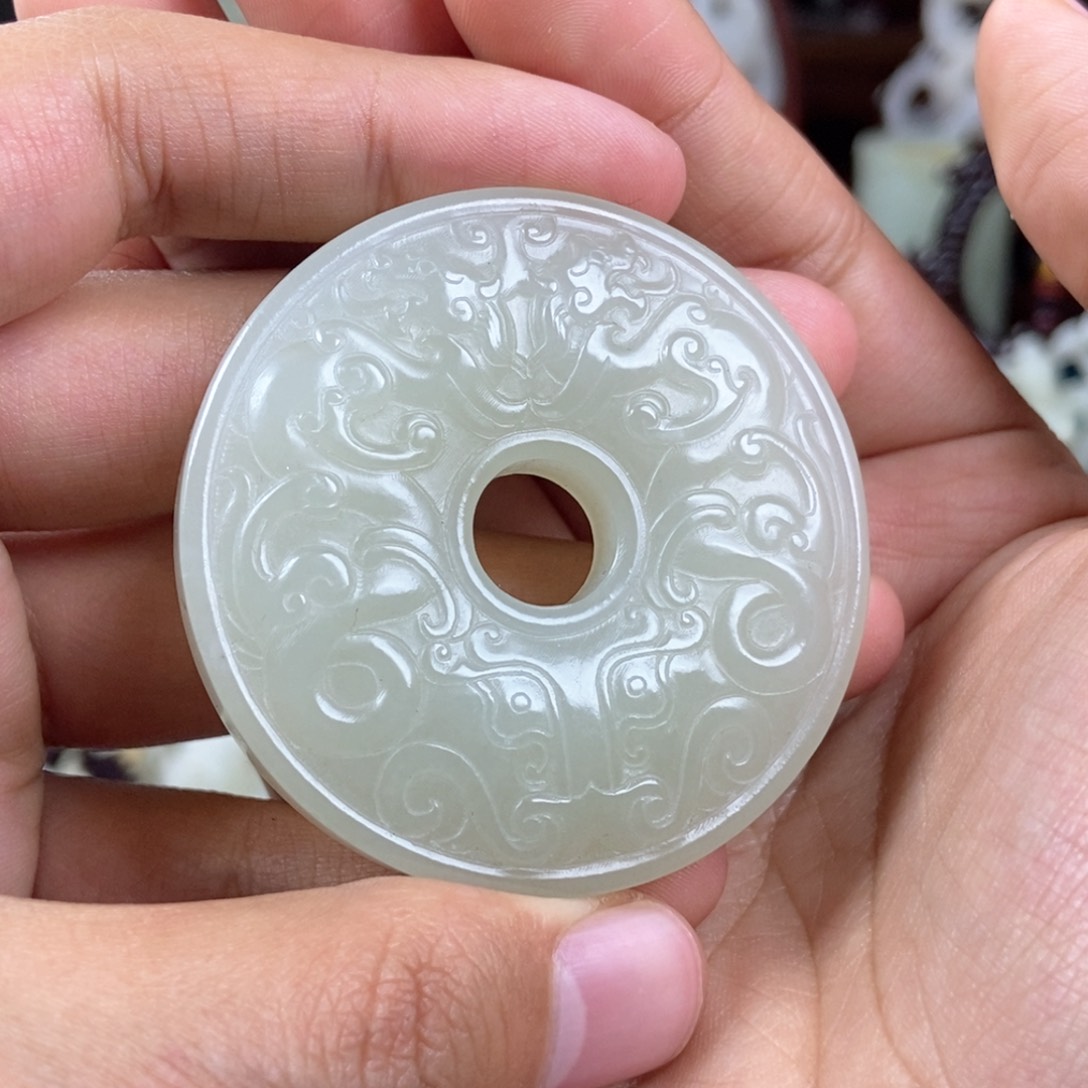 和田玉挂件未镶嵌日**辉