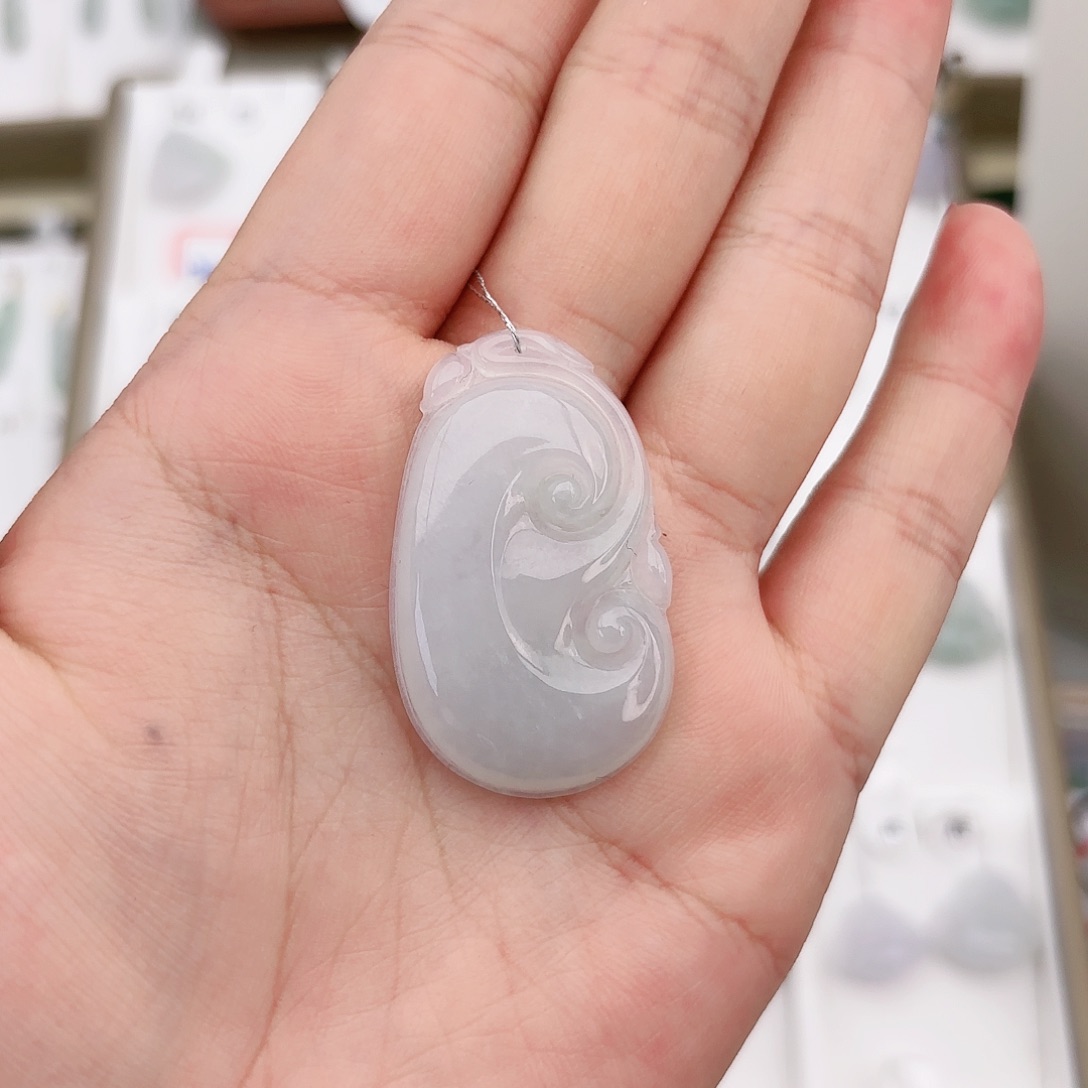 翡翠颈饰未镶嵌如意