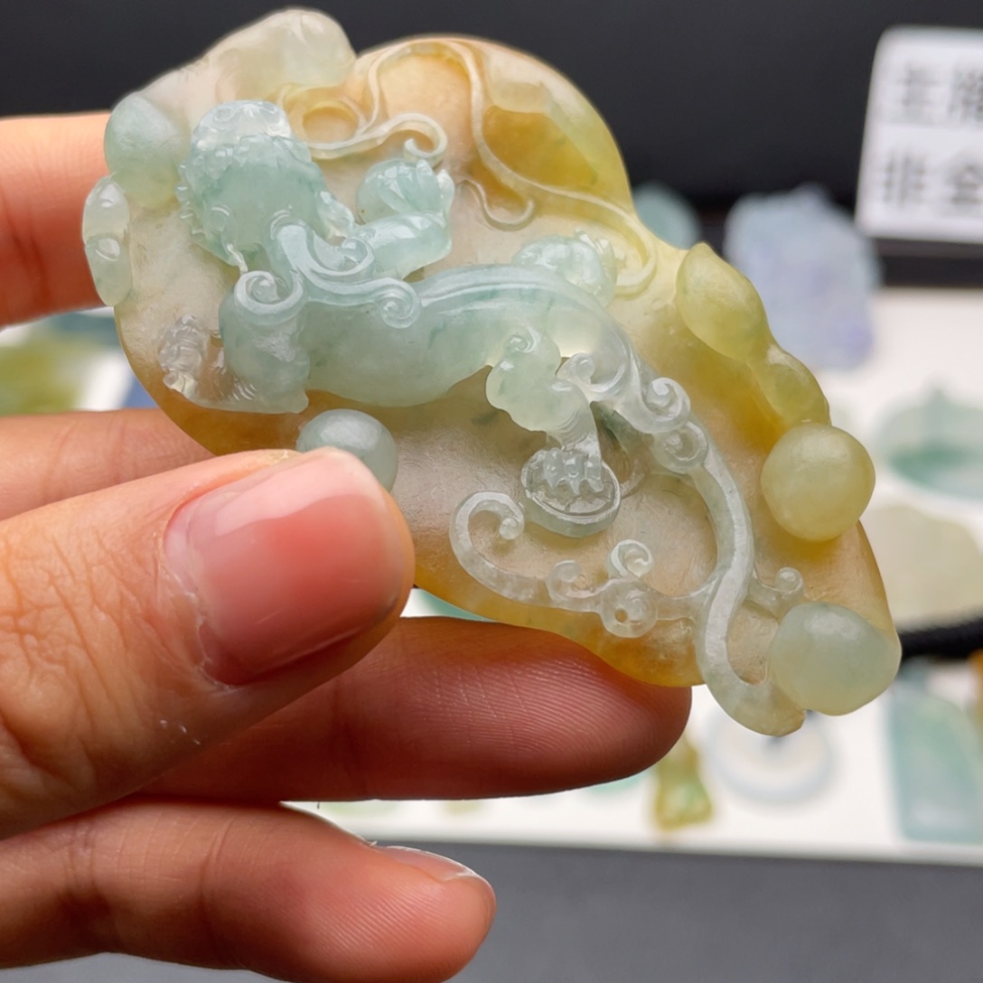 定制翡翠未镶嵌赤龙