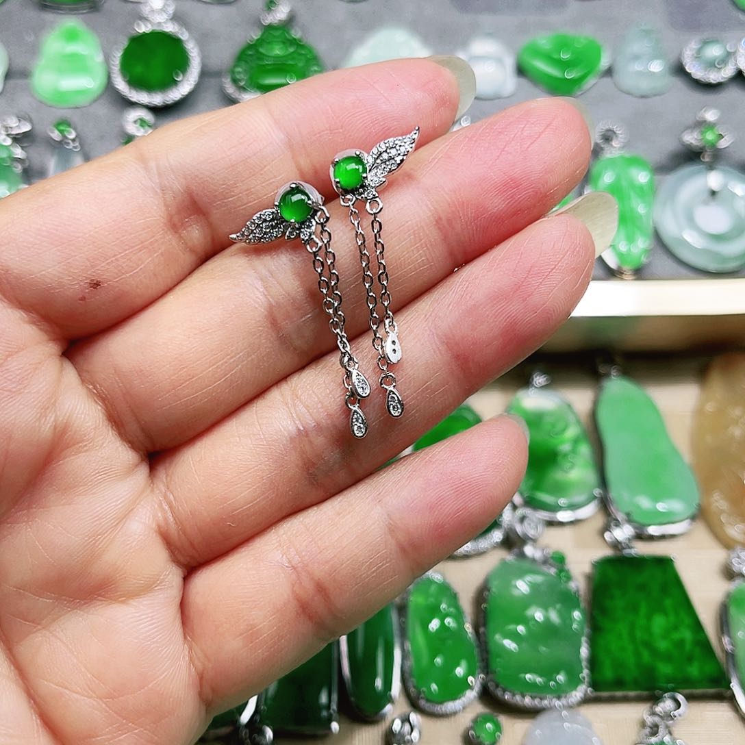 翡翠颈饰未镶嵌裸石