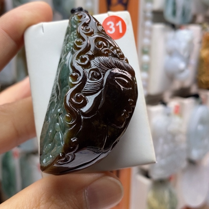 翡翠颈饰未镶嵌每天