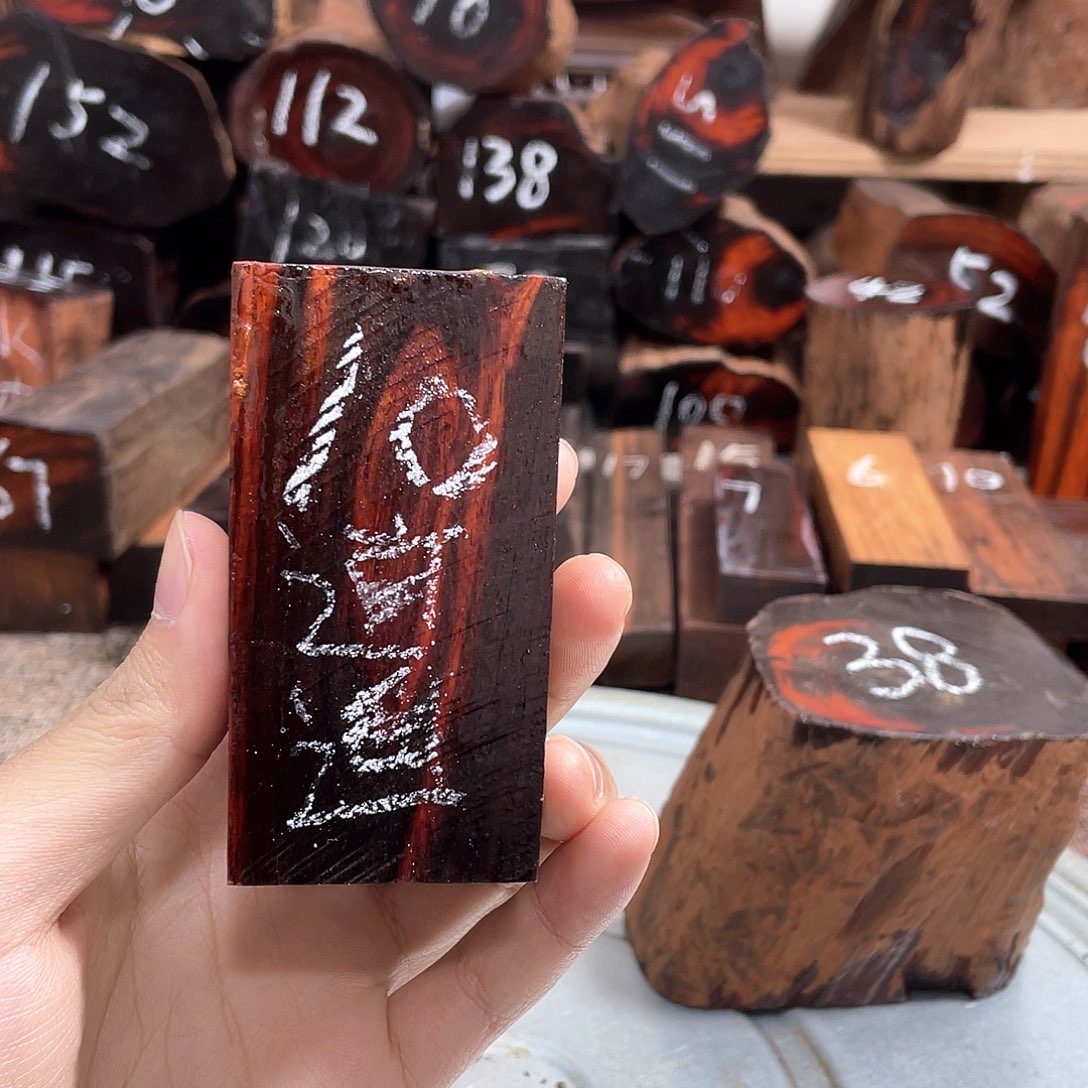 交趾黄檀（大红酸枝）