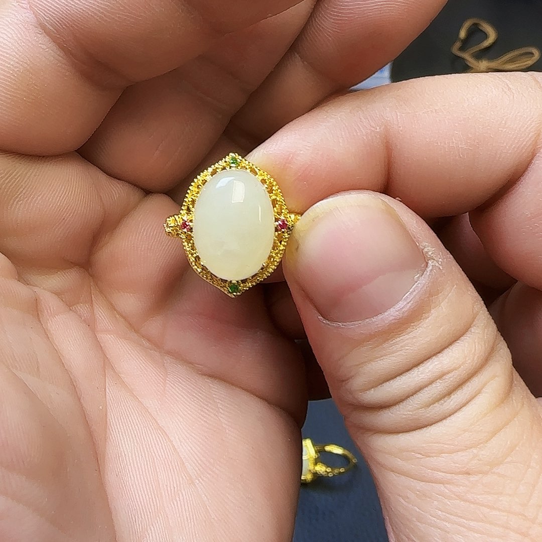 和田玉未镶嵌挂件