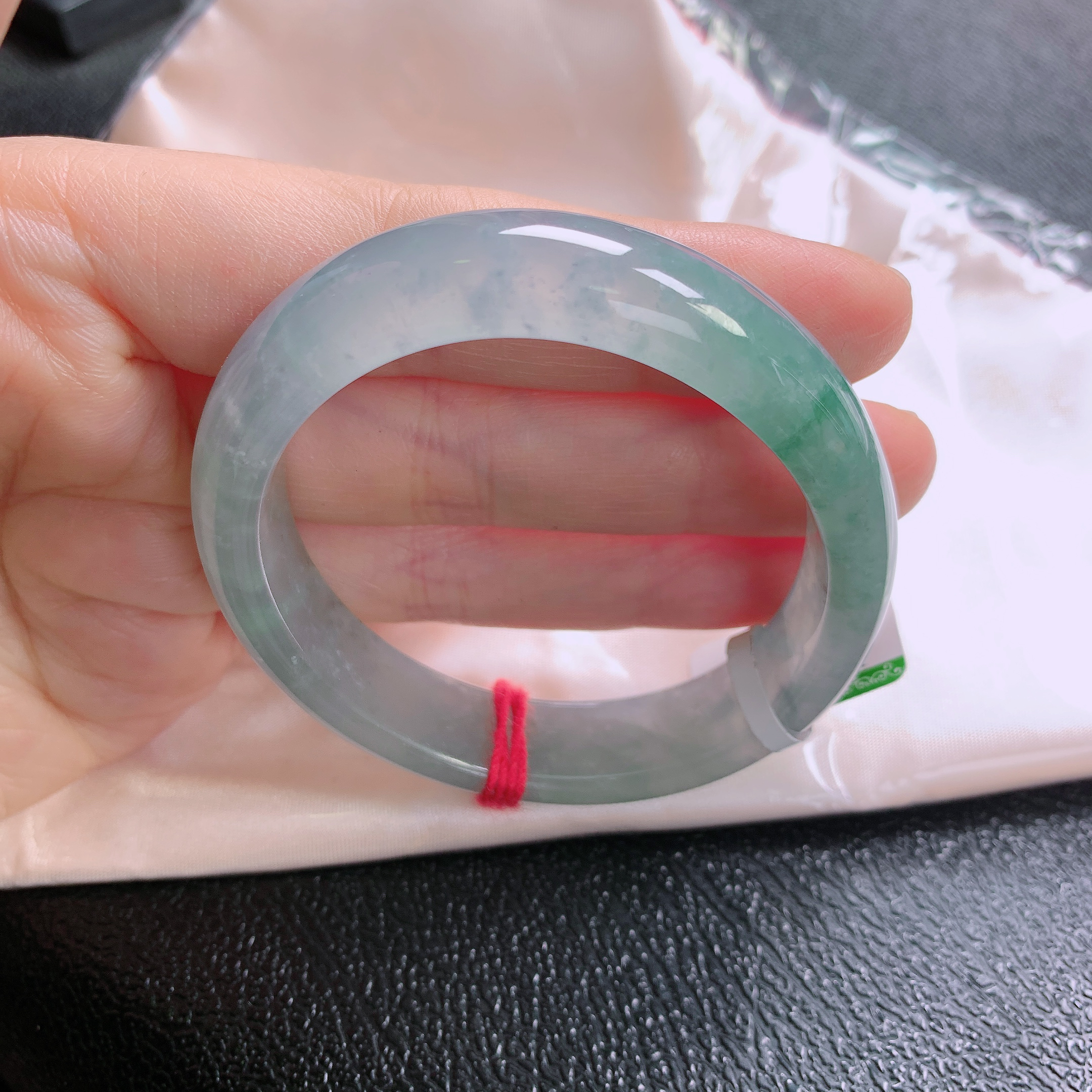 缅甸天然A货翡翠冰种起胶起光飘花54贵妃手镯