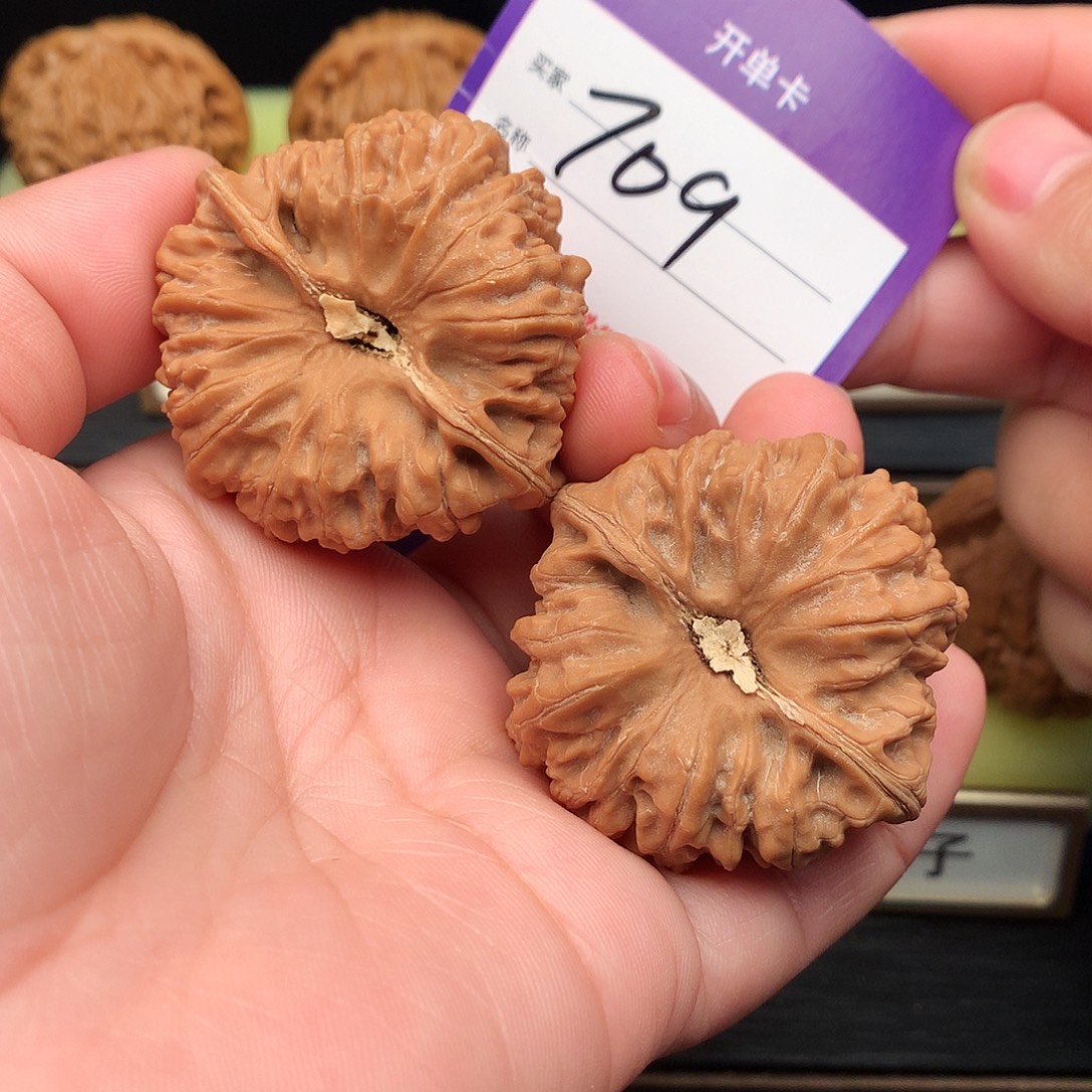 G***K文玩核桃吊坠709号凹底43