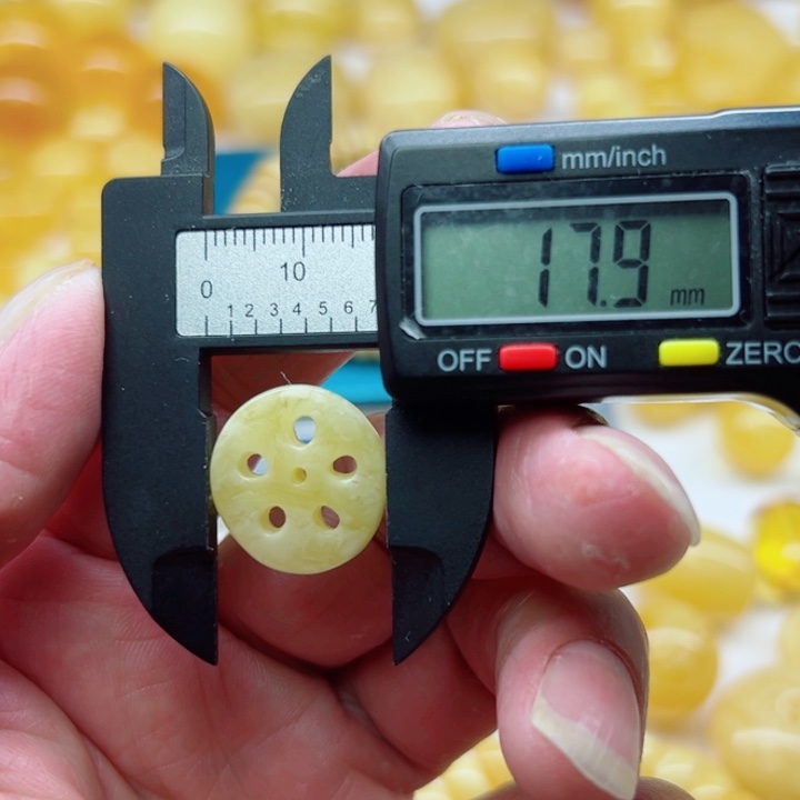 未镶嵌琥珀（矿物珀）裸石