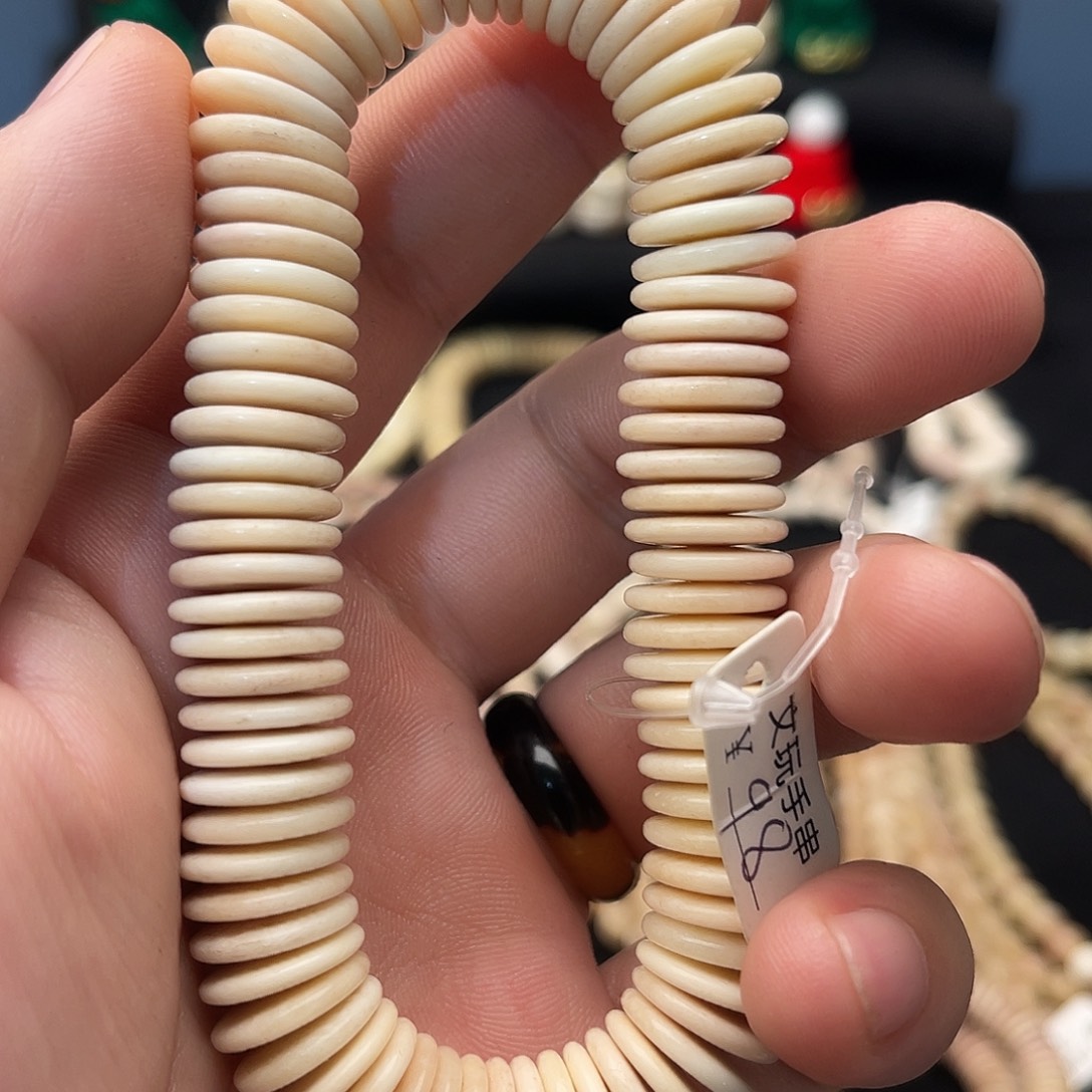 白玉菩提吊坠精品驼骨鲜料药片