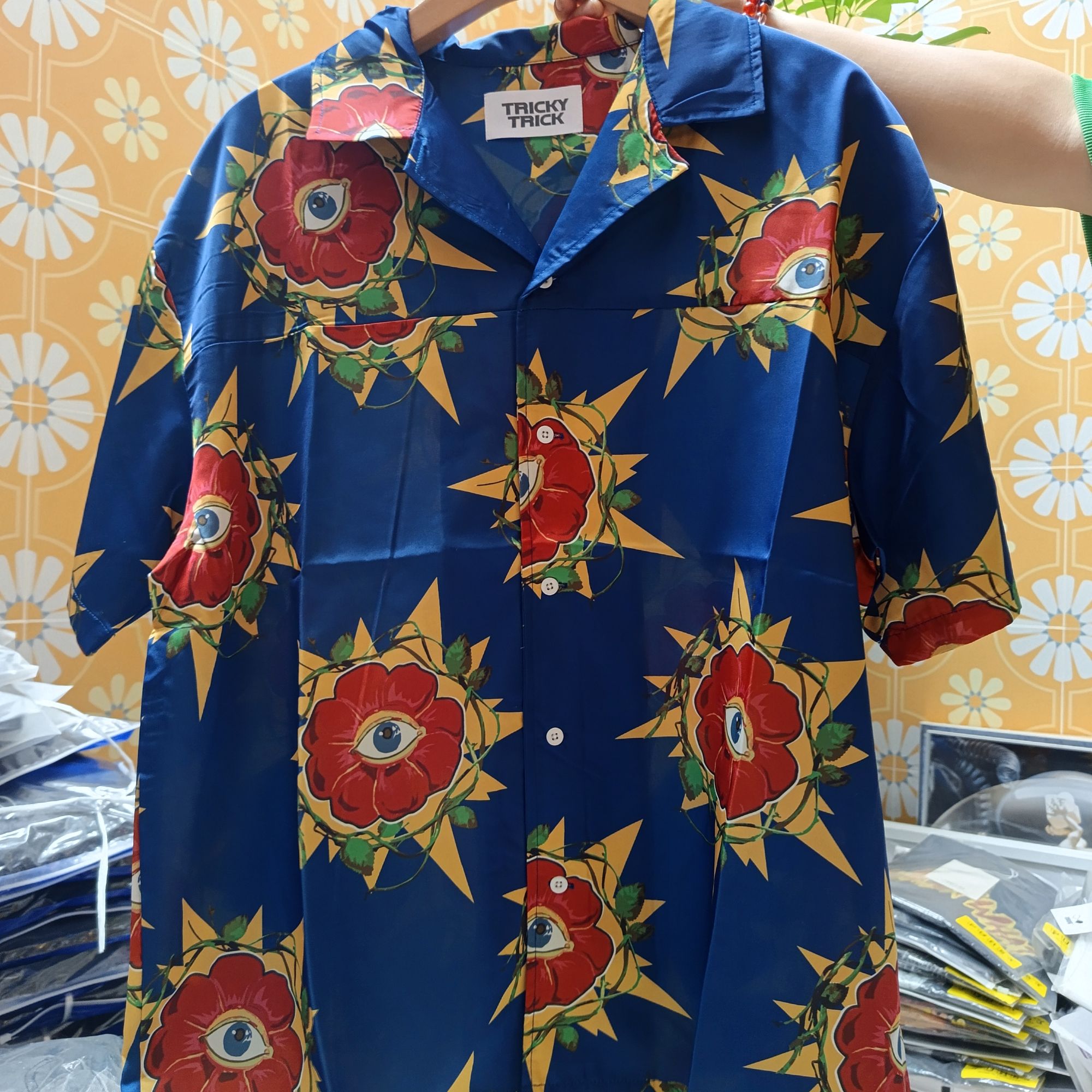 n033 蓝色 太阳花满身印花短袖衬衫