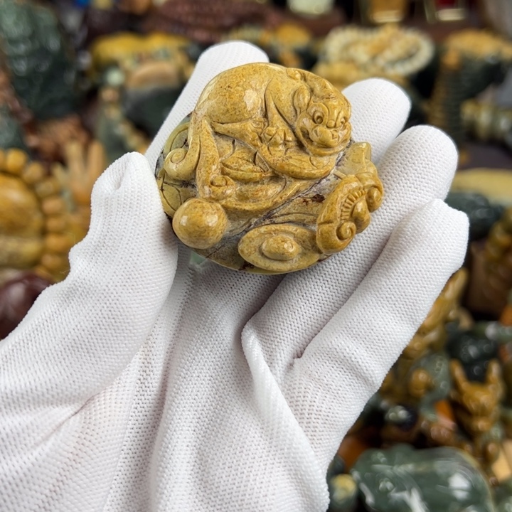 岫岩河磨玉（透闪石质玉）把件未镶嵌