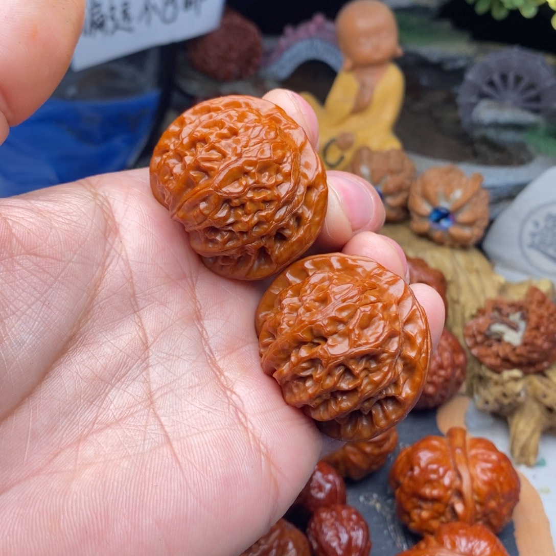 傲***℡把件文玩核桃宫灯