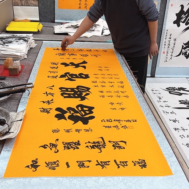 国画天官赐福黄色