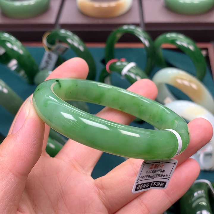 未镶嵌手镯和田玉（碧玉）