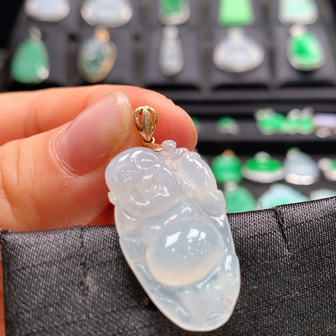 翡翠18K金镶嵌颈饰布袋佛