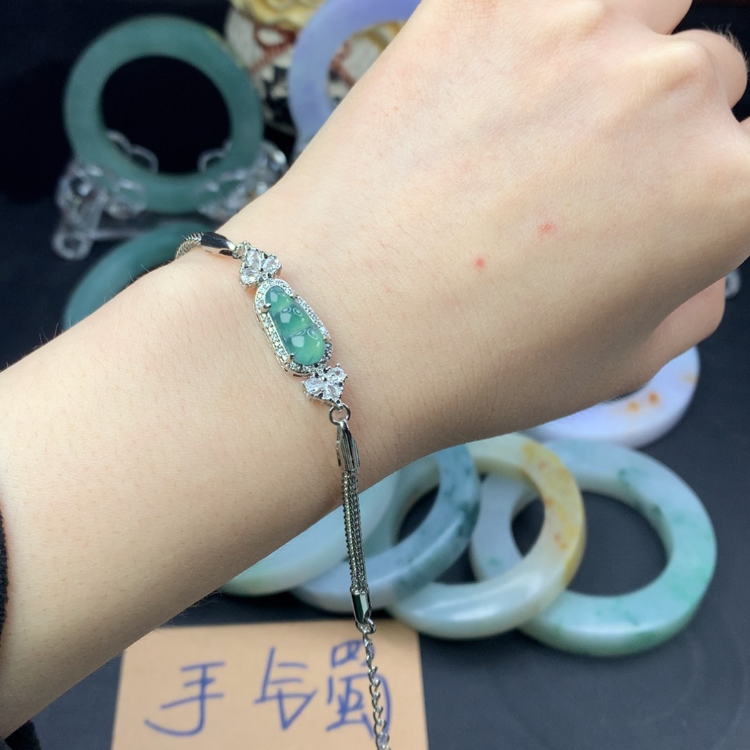 翡翠手链未镶嵌翡翠手链